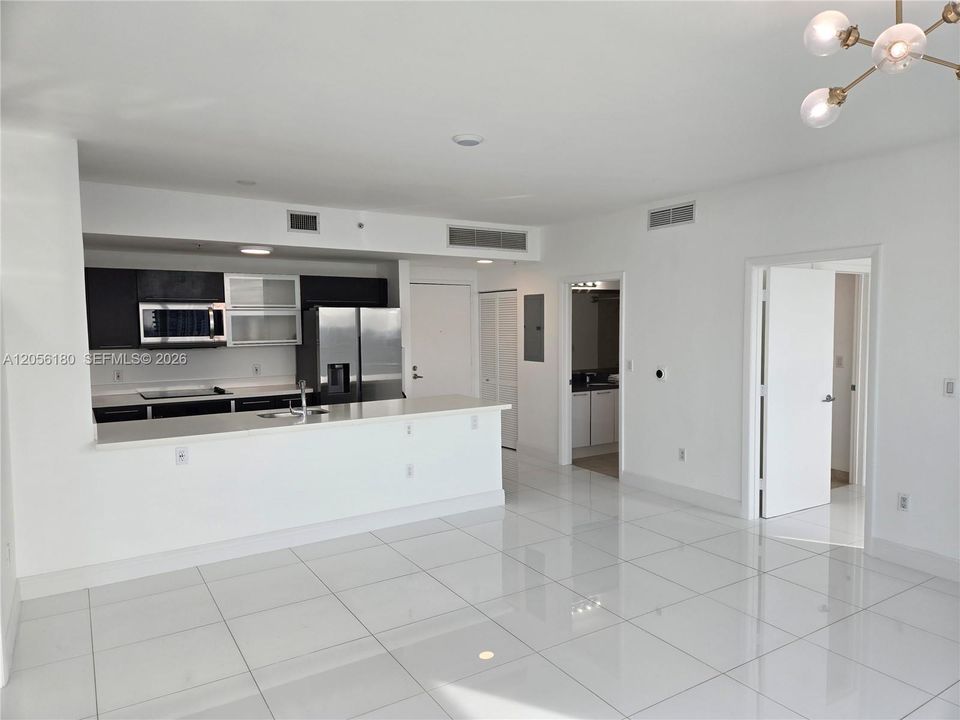 For Rent: $3,900 (2 beds, 2 baths, 1079 Square Feet)