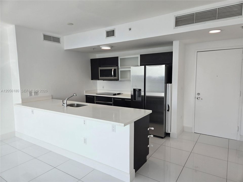 For Rent: $3,900 (2 beds, 2 baths, 1079 Square Feet)