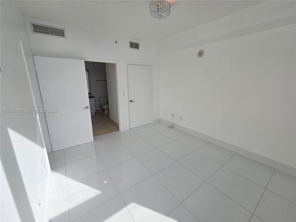 For Rent: $3,900 (2 beds, 2 baths, 1079 Square Feet)