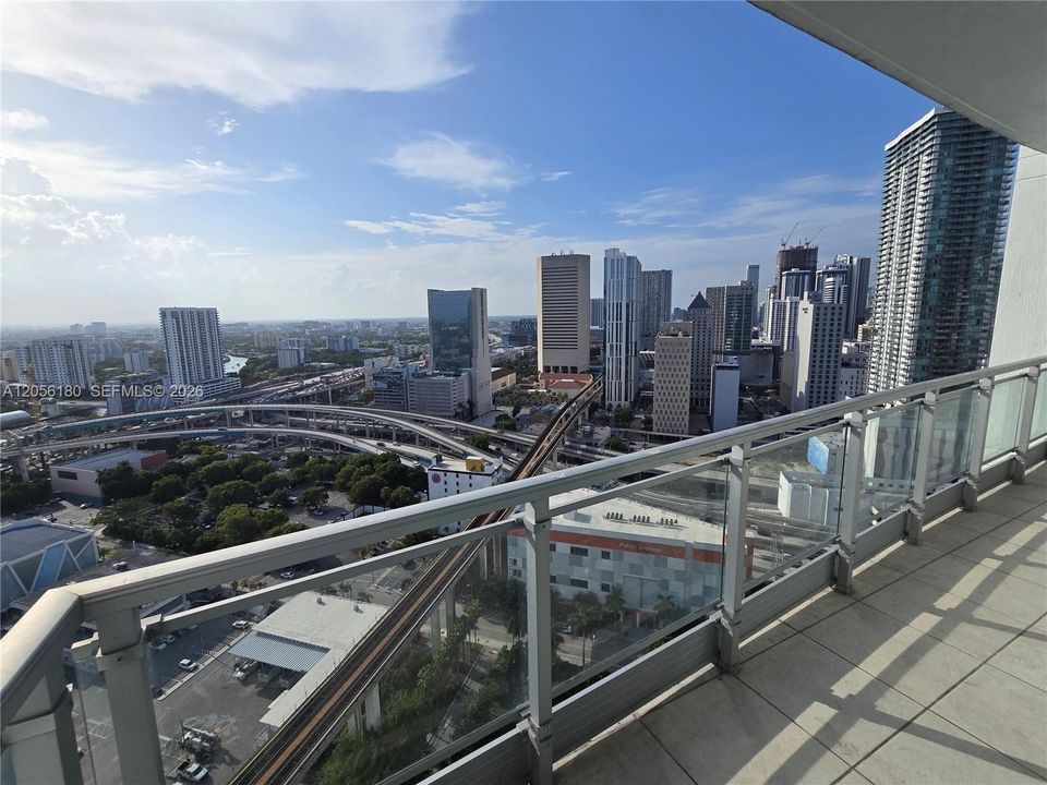 For Rent: $3,900 (2 beds, 2 baths, 1079 Square Feet)