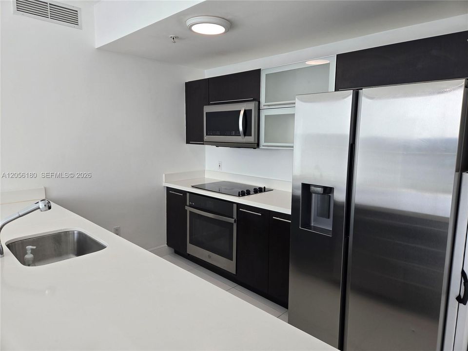 For Rent: $3,900 (2 beds, 2 baths, 1079 Square Feet)