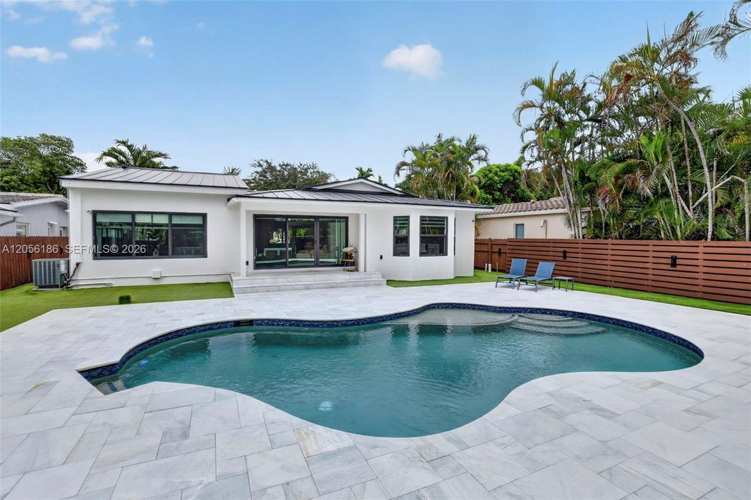 En Venta: $2,000,000 (3 camas, 2 baños, 1663 Pies cuadrados)
