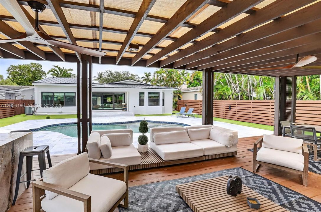 En Venta: $2,000,000 (3 camas, 2 baños, 1663 Pies cuadrados)