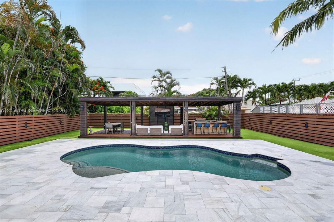 En Venta: $2,000,000 (3 camas, 2 baños, 1663 Pies cuadrados)