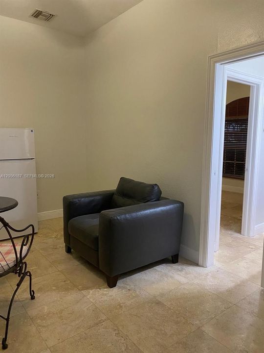For Rent: $1,600 (1 beds, 1 baths, 2621 Square Feet)