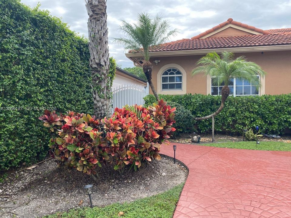 For Rent: $1,600 (1 beds, 1 baths, 2621 Square Feet)