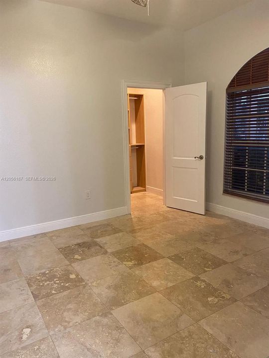 For Rent: $1,600 (1 beds, 1 baths, 2621 Square Feet)