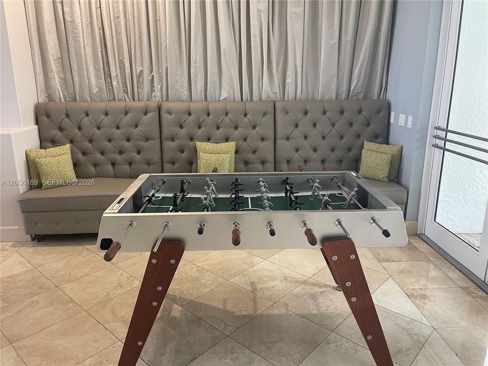For Rent: $2,100 (0 beds, 1 baths, 553 Square Feet)