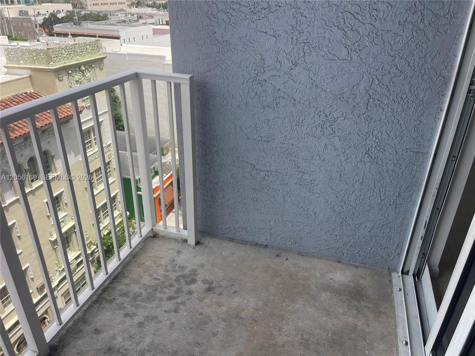 For Rent: $2,100 (0 beds, 1 baths, 553 Square Feet)