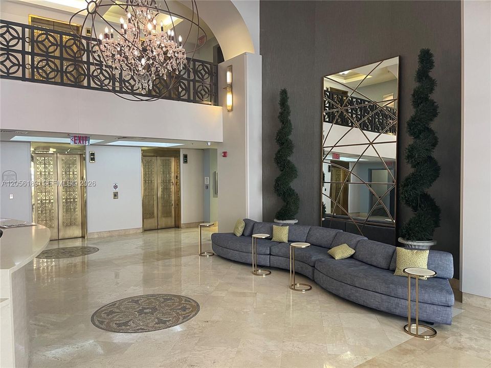 For Rent: $2,100 (0 beds, 1 baths, 553 Square Feet)