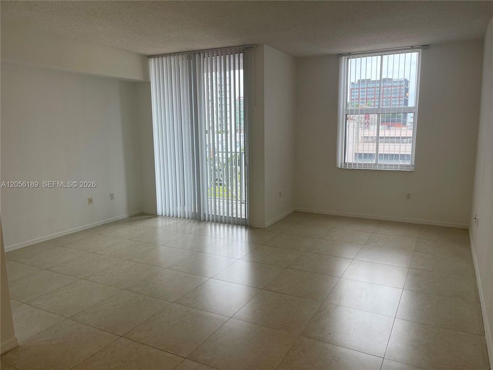 For Rent: $2,100 (0 beds, 1 baths, 553 Square Feet)