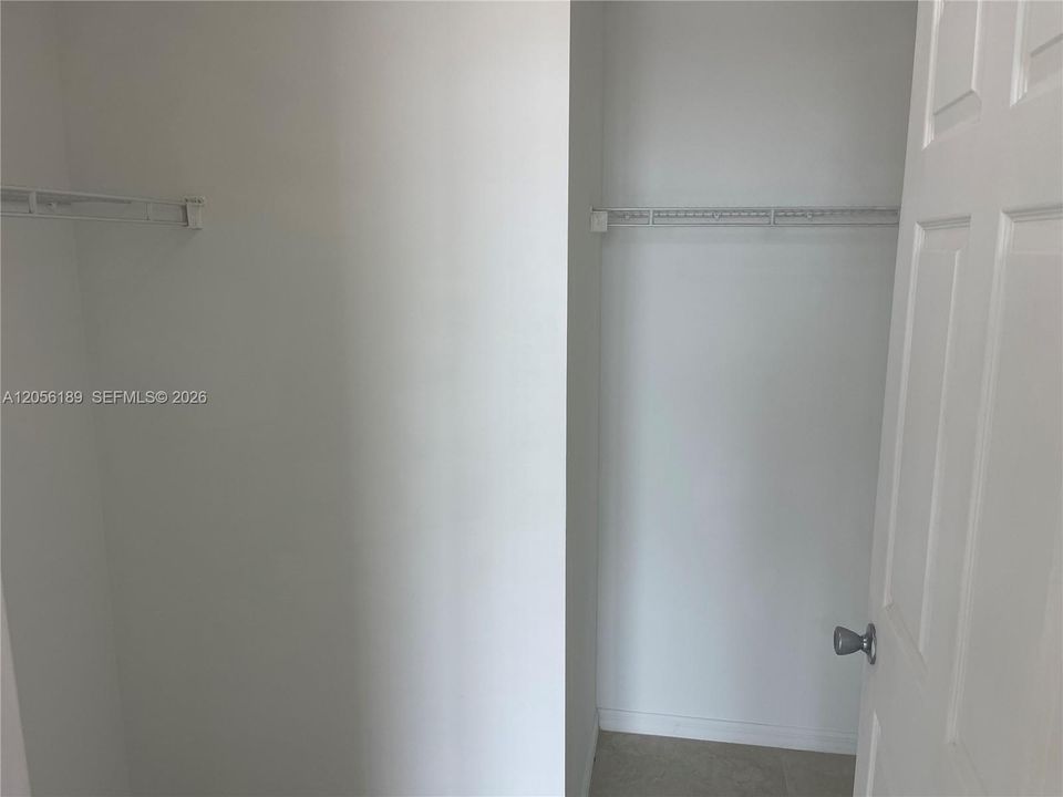 For Rent: $2,100 (0 beds, 1 baths, 553 Square Feet)