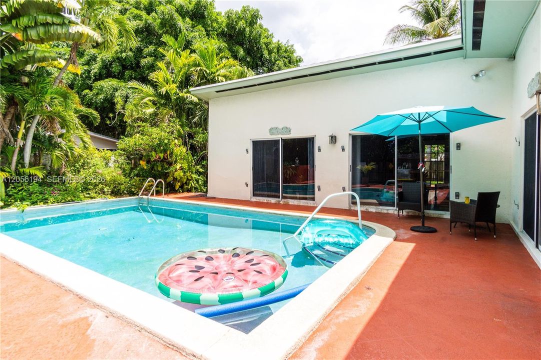 En Venta: $632,000 (3 camas, 2 baños, 1547 Pies cuadrados)