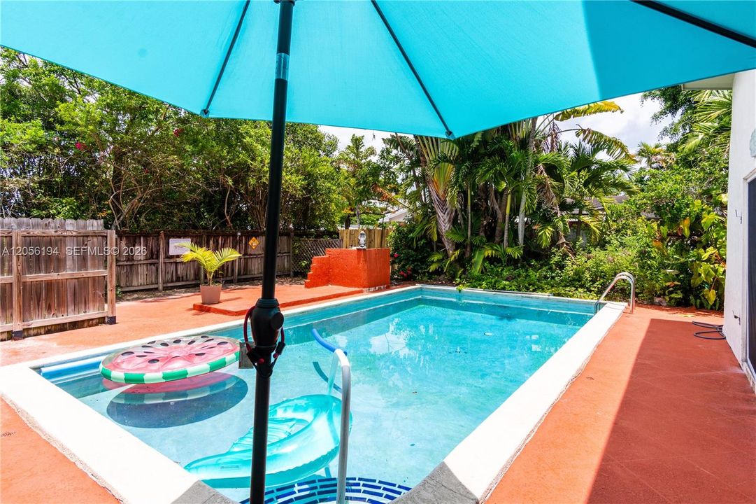 En Venta: $632,000 (3 camas, 2 baños, 1547 Pies cuadrados)