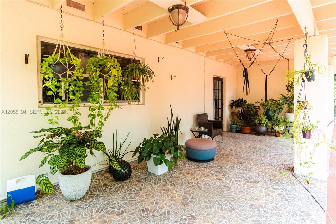 En Venta: $632,000 (3 camas, 2 baños, 1547 Pies cuadrados)