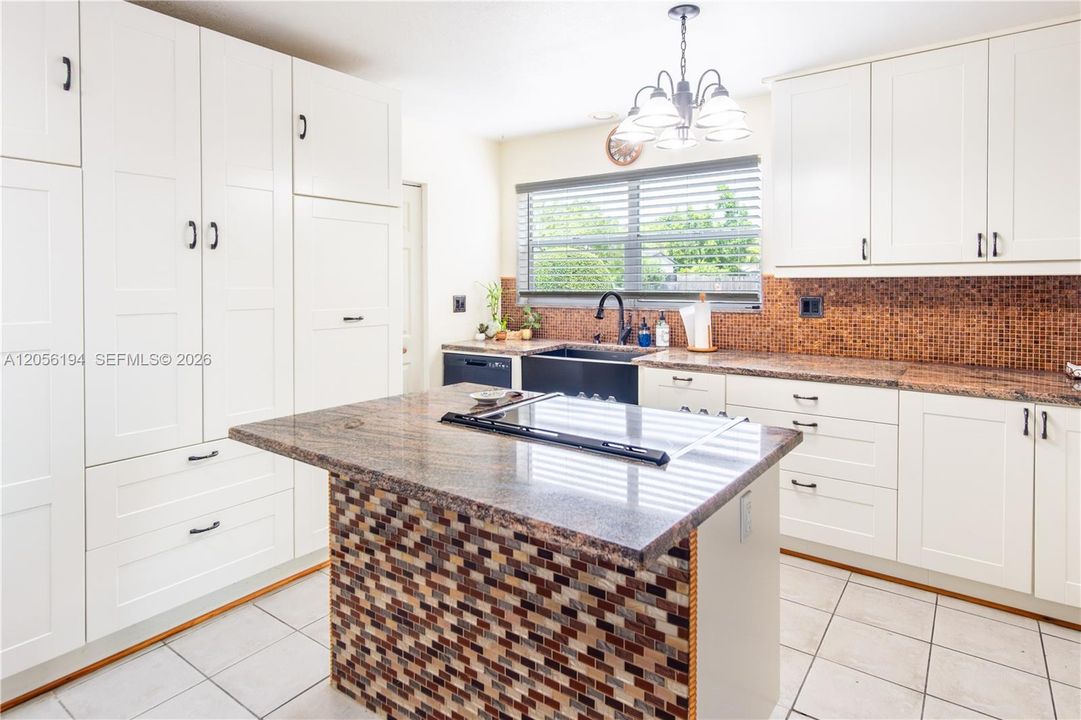 En Venta: $632,000 (3 camas, 2 baños, 1547 Pies cuadrados)