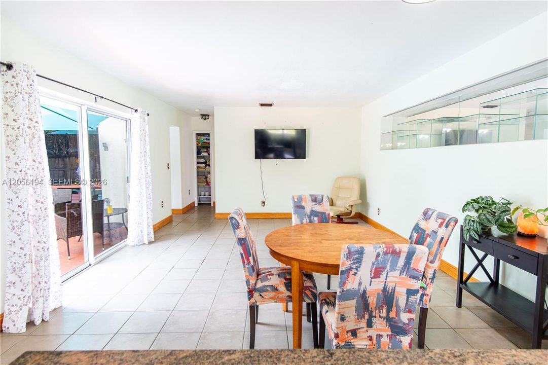 En Venta: $632,000 (3 camas, 2 baños, 1547 Pies cuadrados)