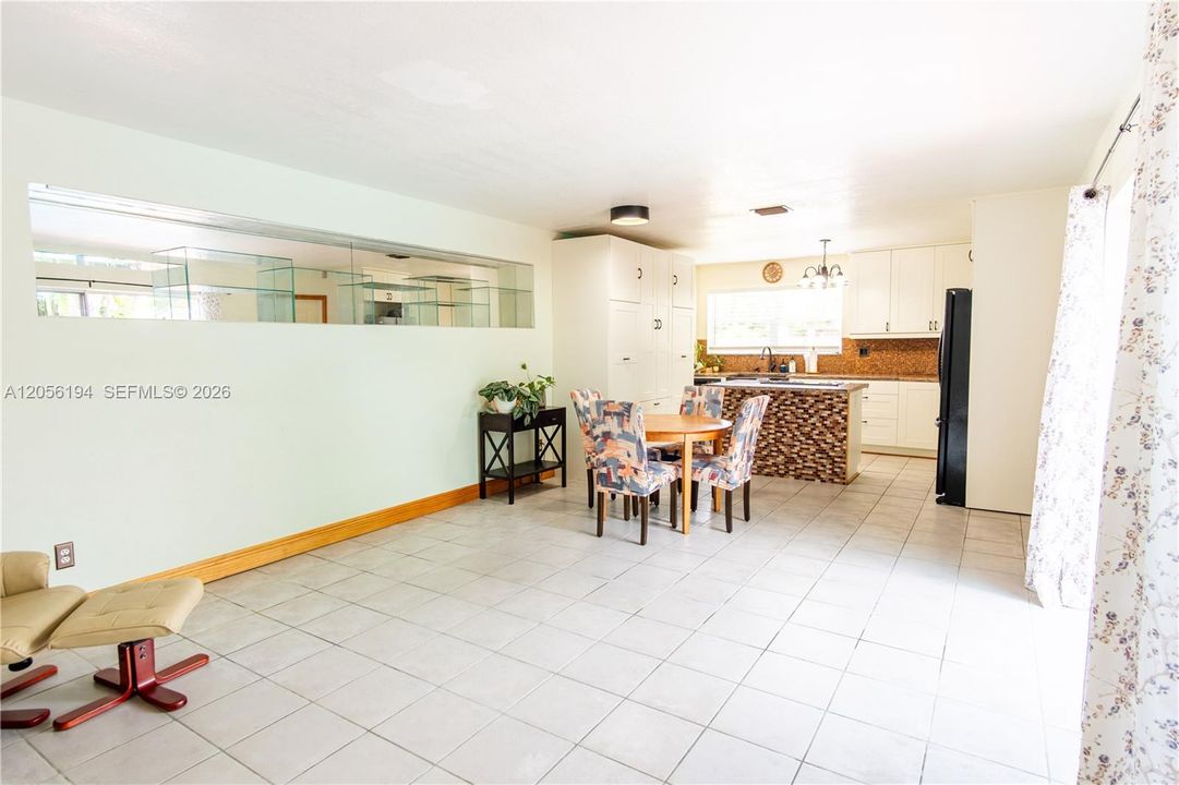 En Venta: $632,000 (3 camas, 2 baños, 1547 Pies cuadrados)