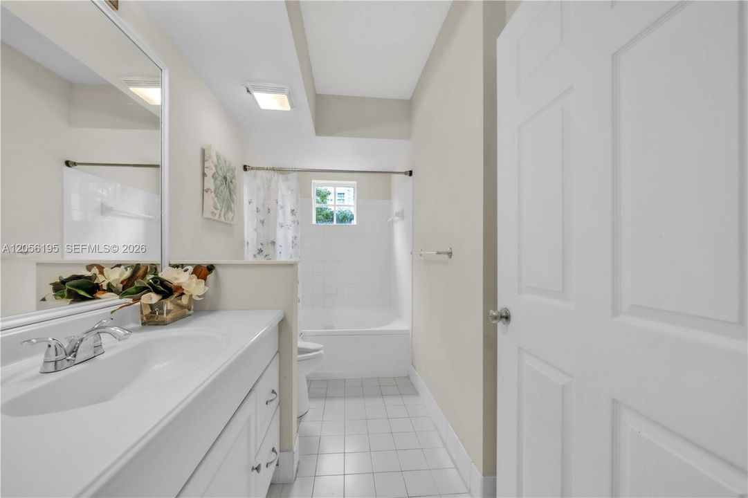 For Rent: $3,700 (3 beds, 2 baths, 1264 Square Feet)