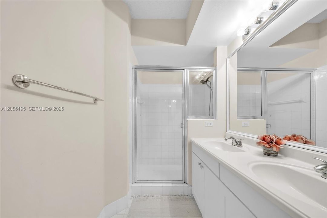 For Rent: $3,700 (3 beds, 2 baths, 1264 Square Feet)