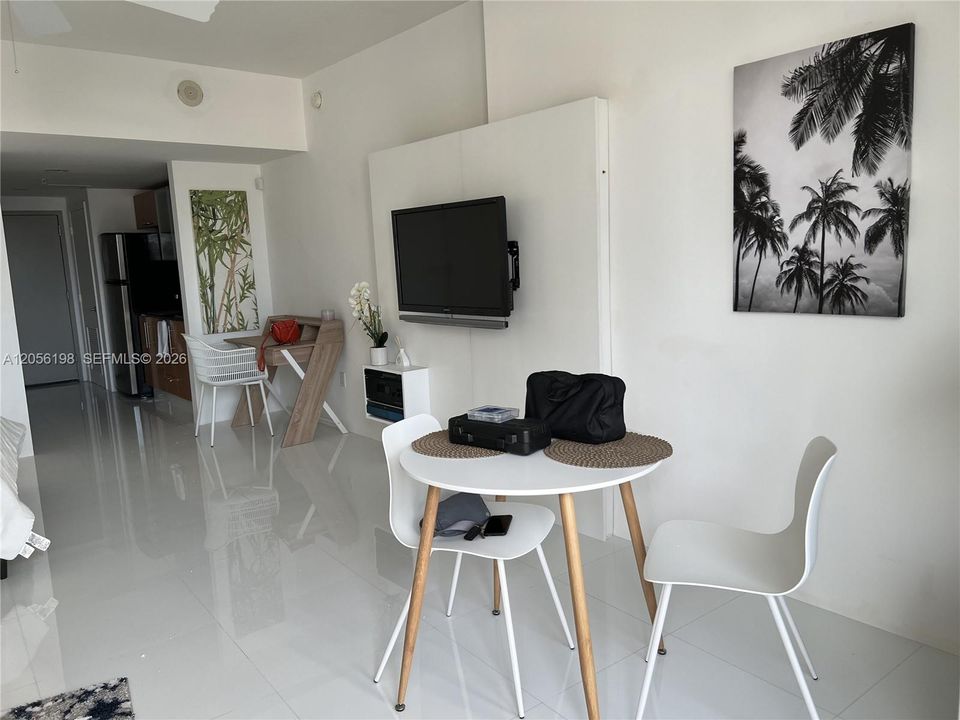For Rent: $2,350 (0 beds, 1 baths, 503 Square Feet)