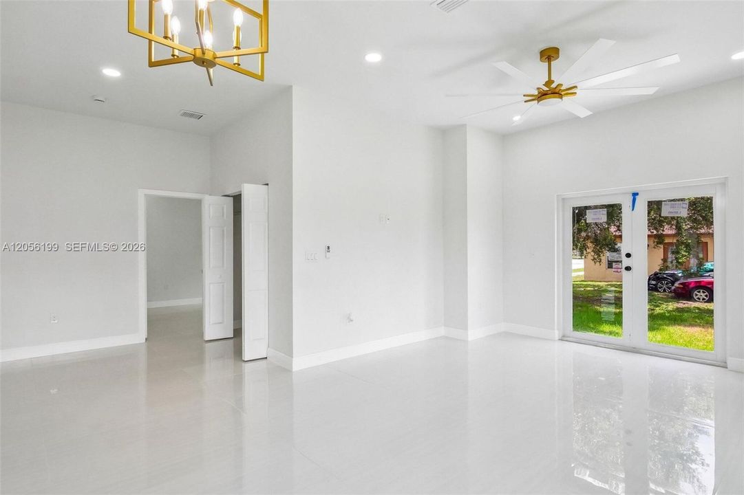 На продажу: $595,000 (3 спален, 2 ванн, 1968 Квадратных фут)