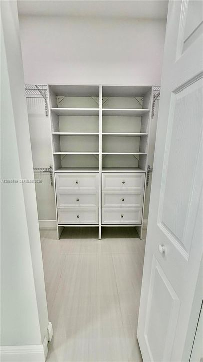 На продажу: $595,000 (3 спален, 2 ванн, 1968 Квадратных фут)