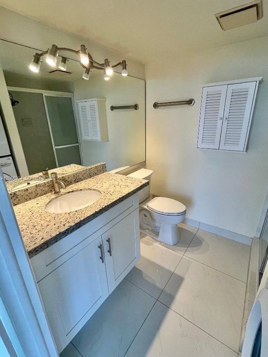 second full bathroom with washer/dryer