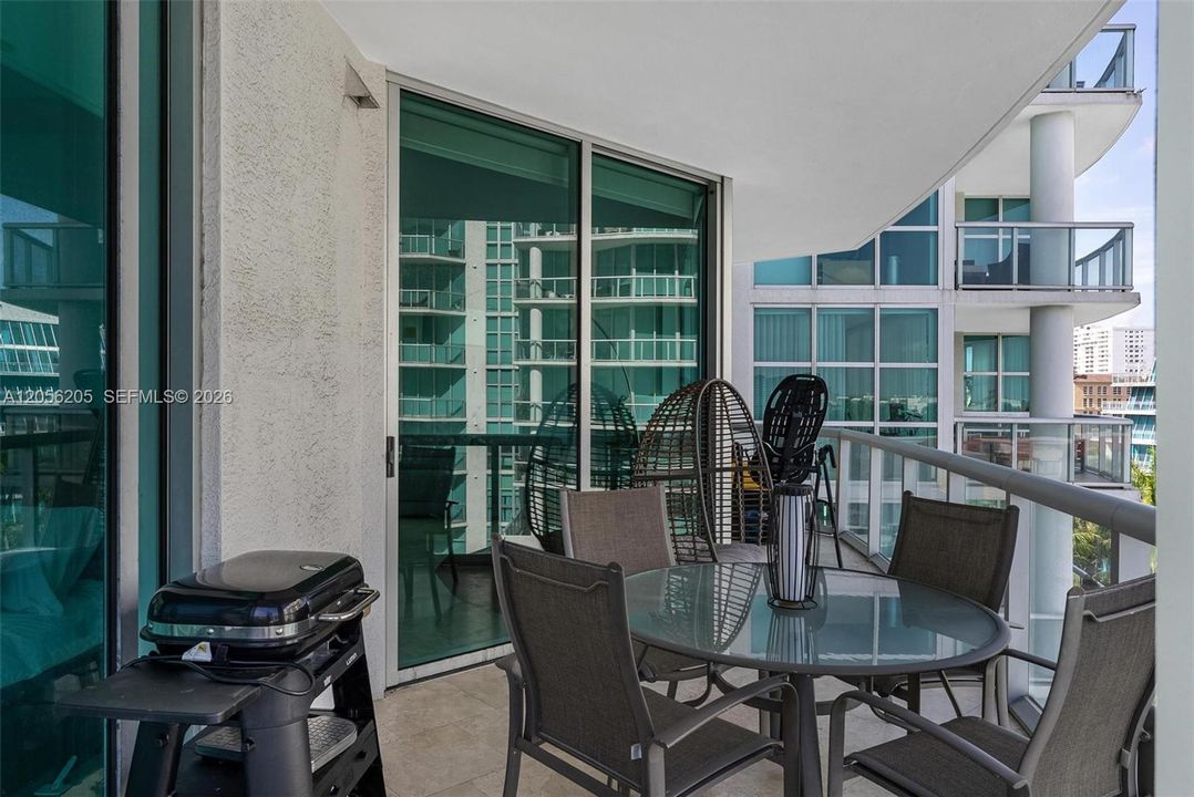 En Venta: $640,000 (2 camas, 2 baños, 1432 Pies cuadrados)
