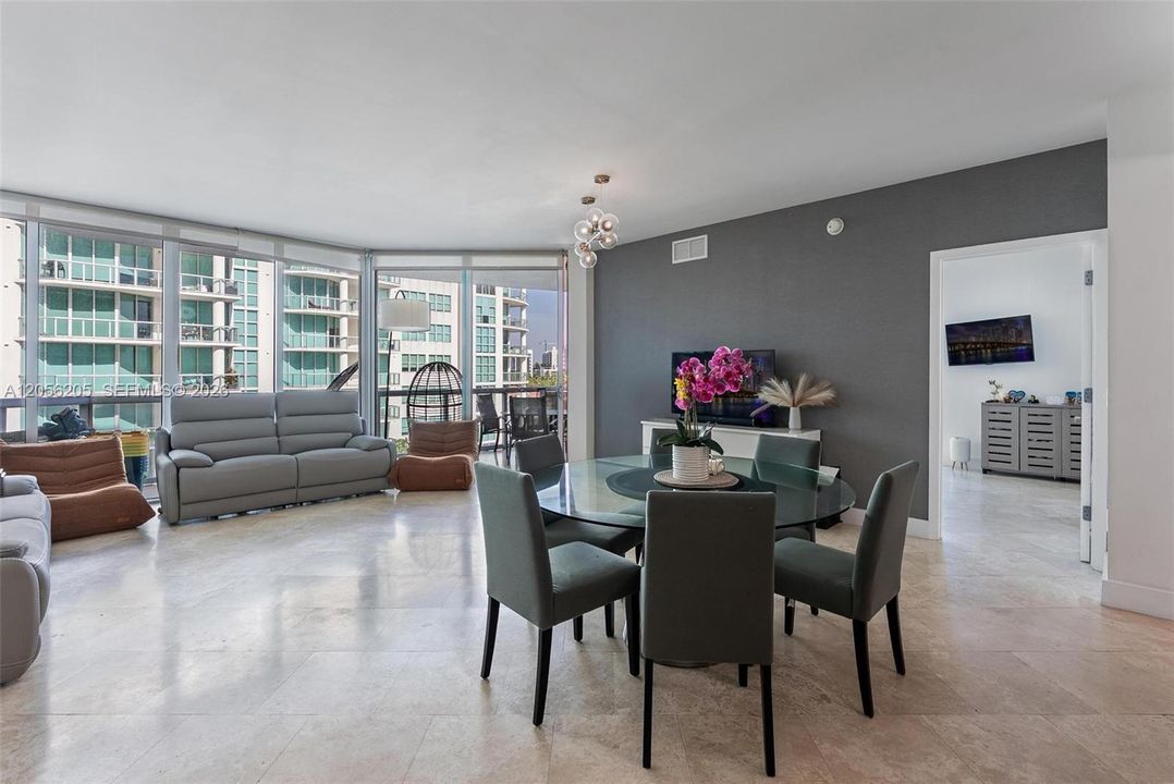 En Venta: $640,000 (2 camas, 2 baños, 1432 Pies cuadrados)