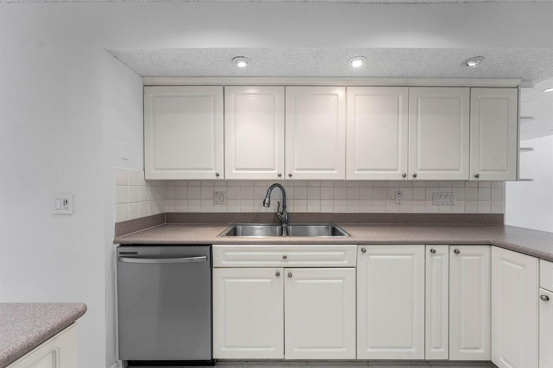 017-3908SouthOceanBoulevard-Townhouse1-H
