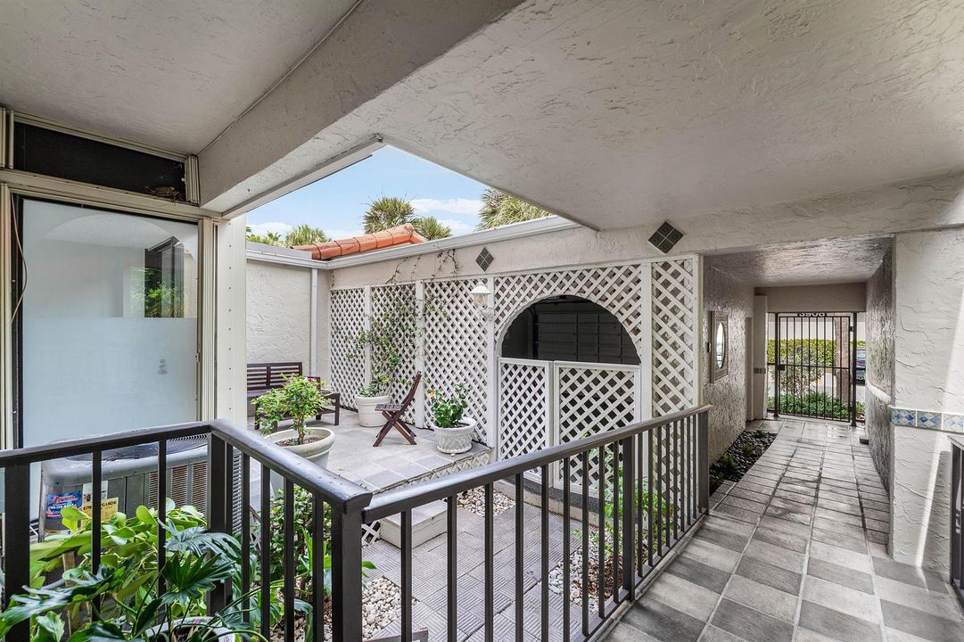 004-3908SouthOceanBoulevard-Townhouse1-H