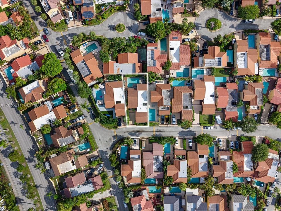 На продажу: $695,000 (3 спален, 2 ванн, 1728 Квадратных фут)