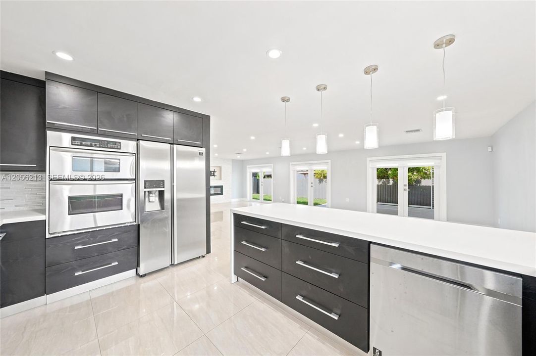 En Venta: $820,000 (3 camas, 3 baños, 2052 Pies cuadrados)