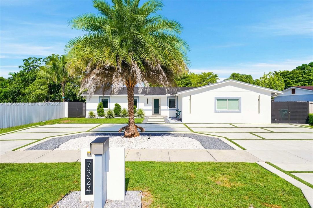 En Venta: $820,000 (3 camas, 3 baños, 2052 Pies cuadrados)