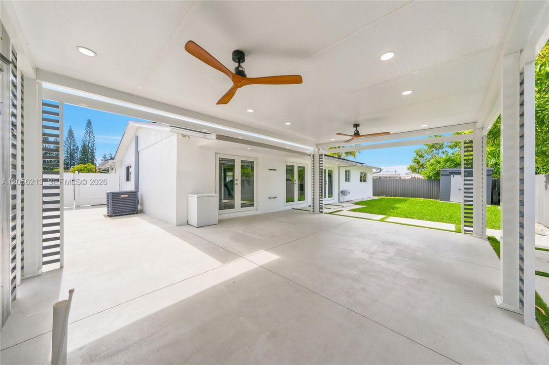 En Venta: $820,000 (3 camas, 3 baños, 2052 Pies cuadrados)