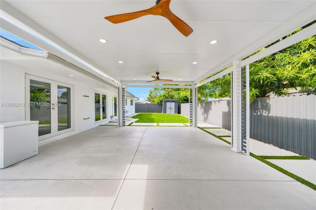 En Venta: $820,000 (3 camas, 3 baños, 2052 Pies cuadrados)
