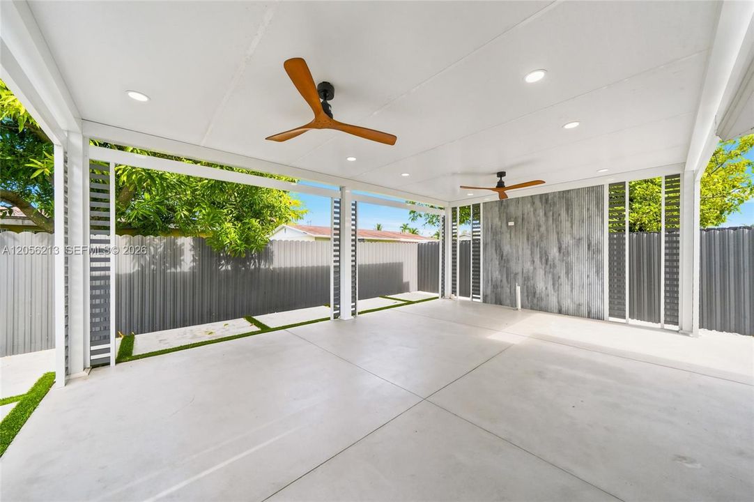 En Venta: $820,000 (3 camas, 3 baños, 2052 Pies cuadrados)