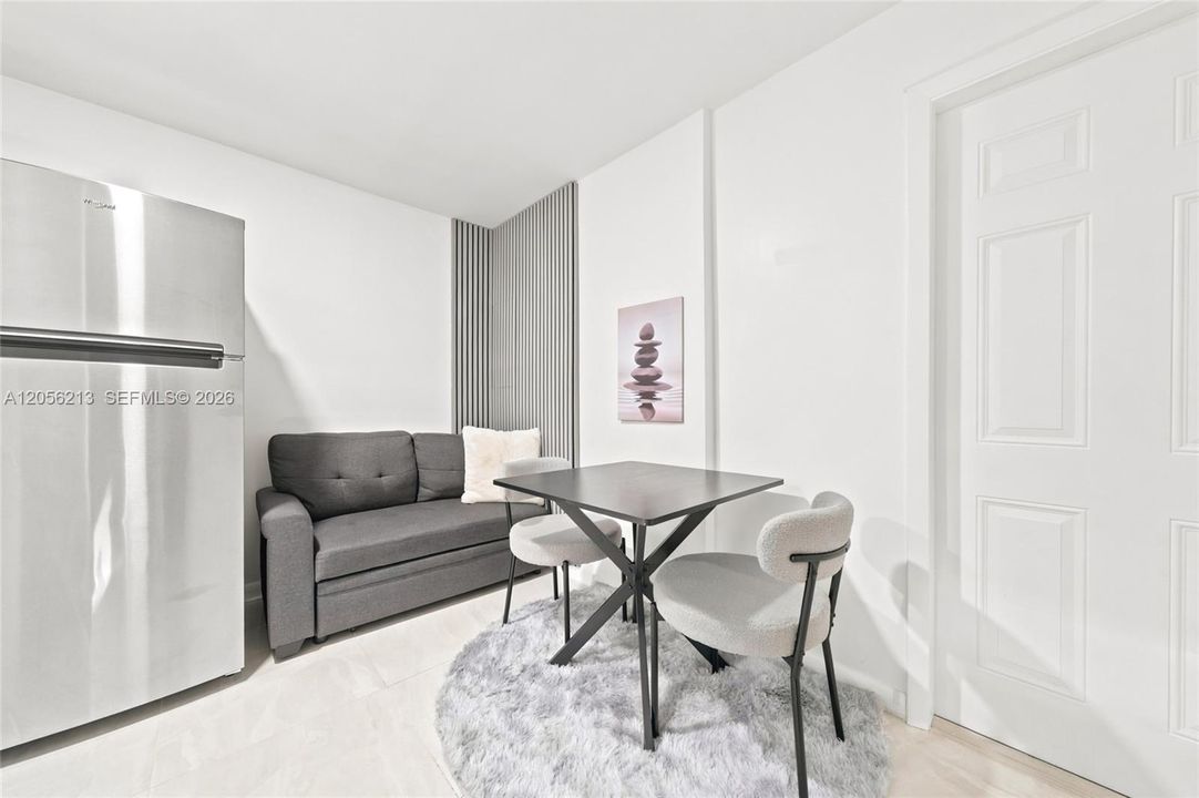 En Venta: $820,000 (3 camas, 3 baños, 2052 Pies cuadrados)