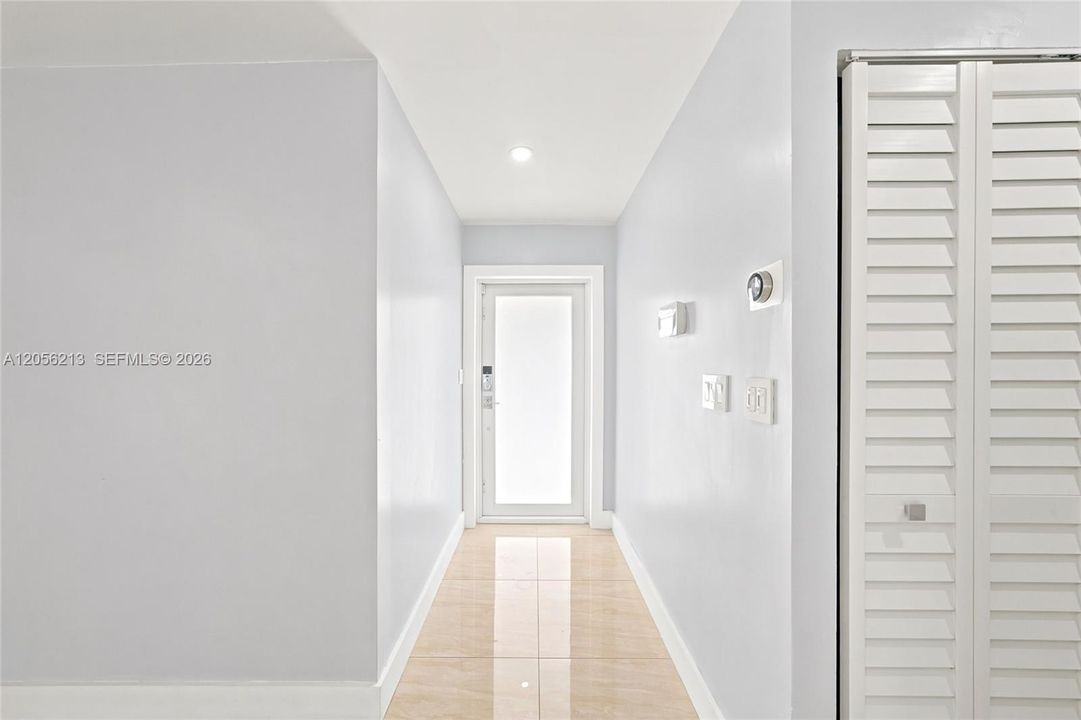 En Venta: $820,000 (3 camas, 3 baños, 2052 Pies cuadrados)