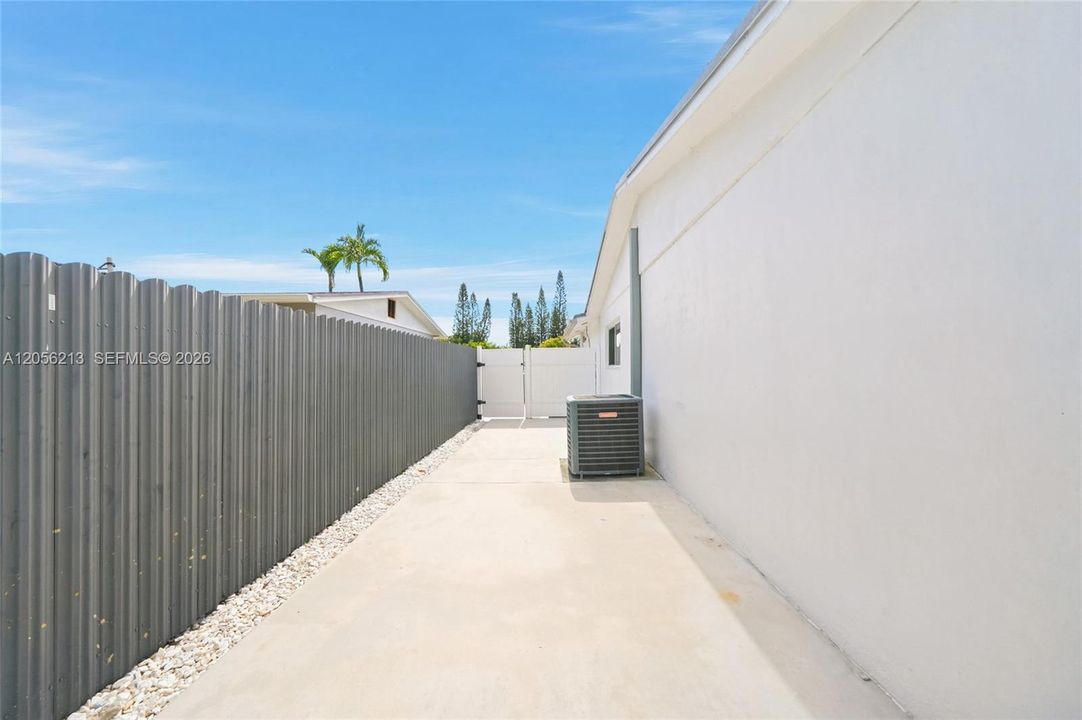 En Venta: $820,000 (3 camas, 3 baños, 2052 Pies cuadrados)