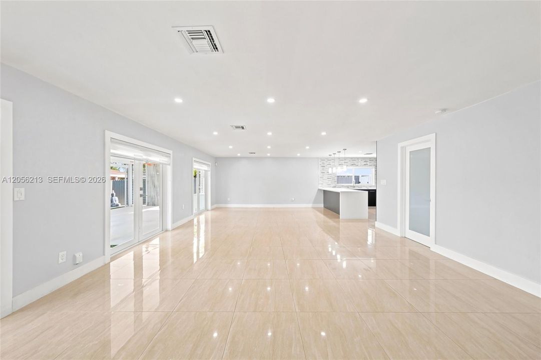 En Venta: $820,000 (3 camas, 3 baños, 2052 Pies cuadrados)