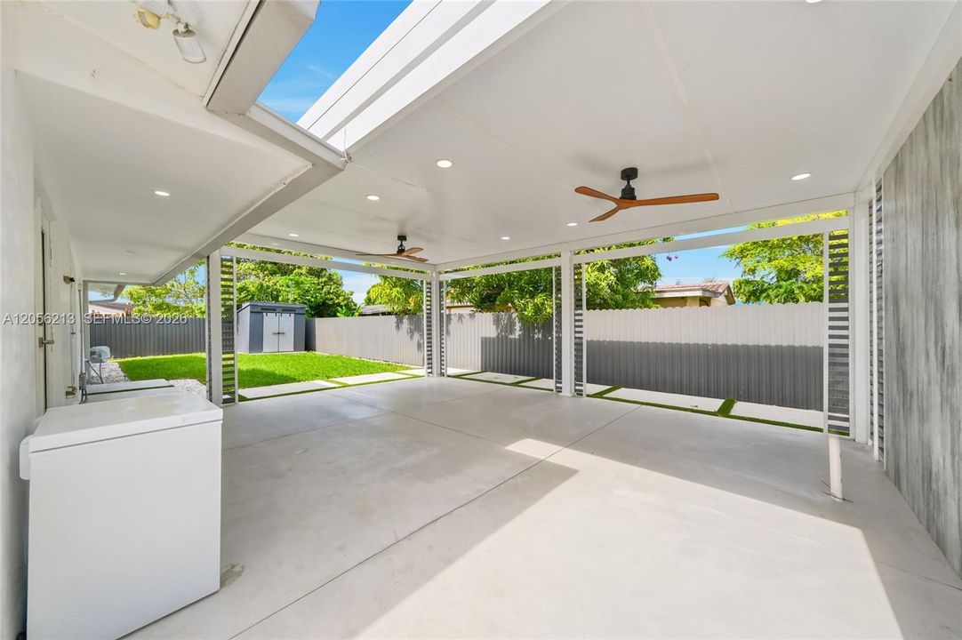 En Venta: $820,000 (3 camas, 3 baños, 2052 Pies cuadrados)