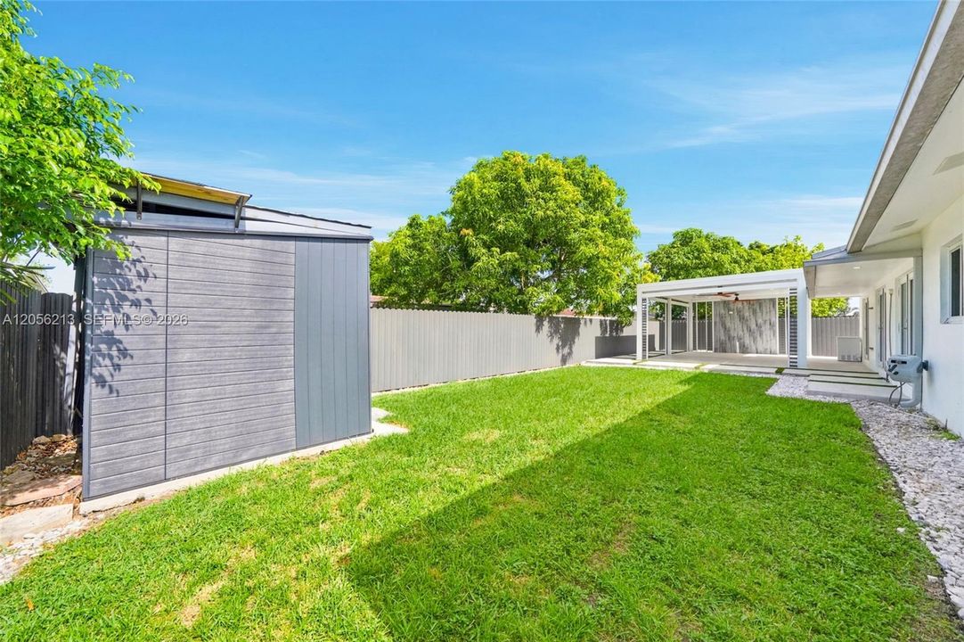 En Venta: $820,000 (3 camas, 3 baños, 2052 Pies cuadrados)
