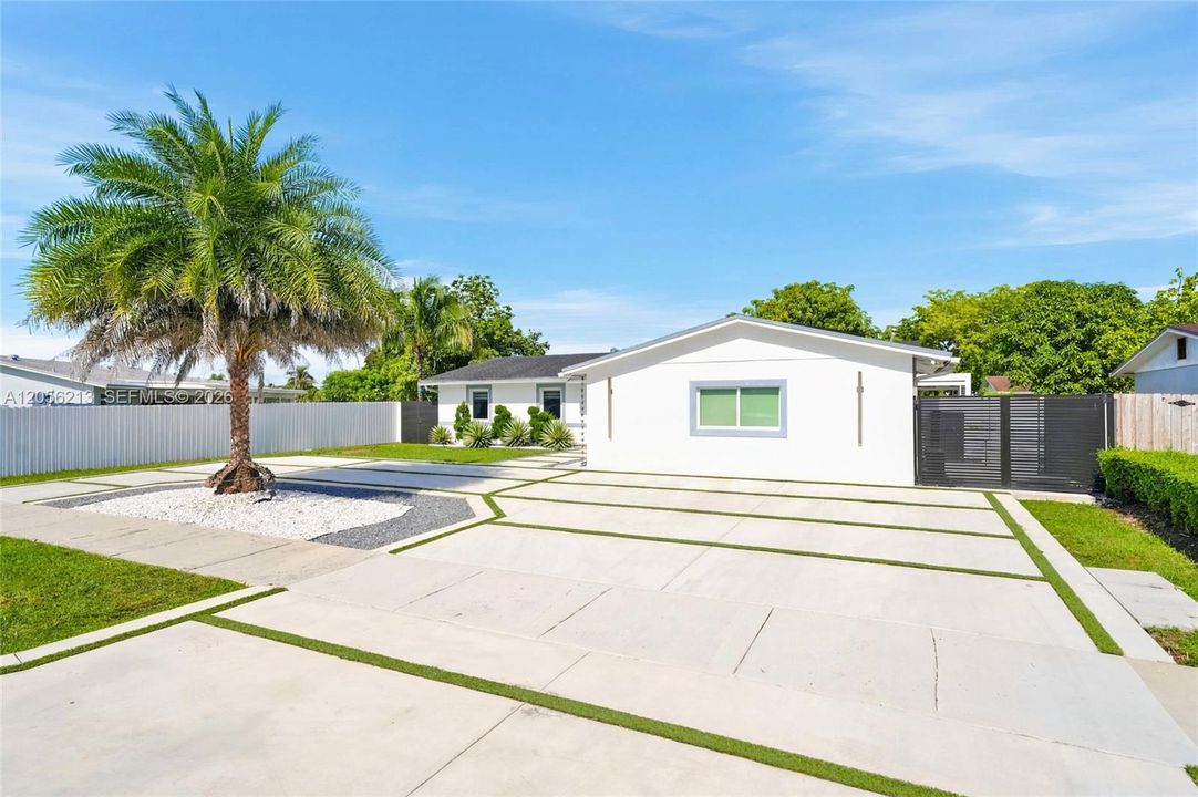 En Venta: $820,000 (3 camas, 3 baños, 2052 Pies cuadrados)