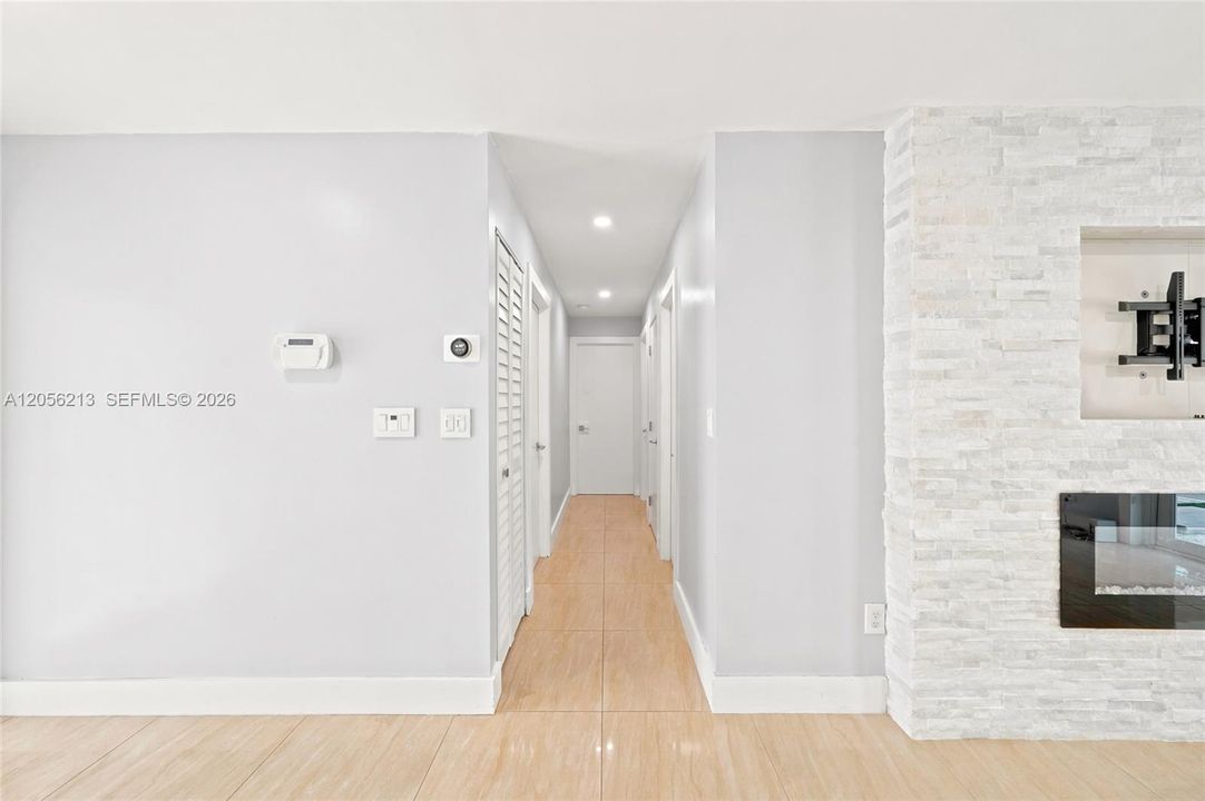 En Venta: $820,000 (3 camas, 3 baños, 2052 Pies cuadrados)