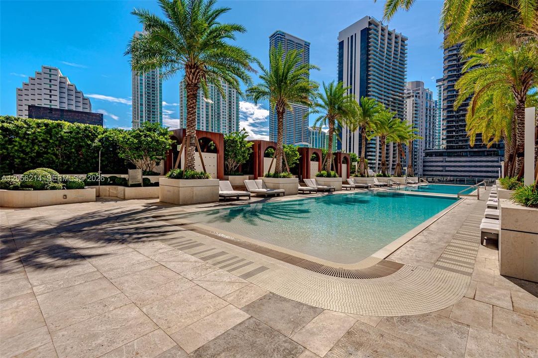 For Rent: $4,200 (1 beds, 1 baths, 866 Square Feet)