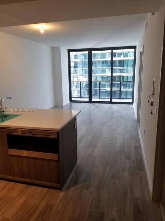For Rent: $4,200 (1 beds, 1 baths, 866 Square Feet)