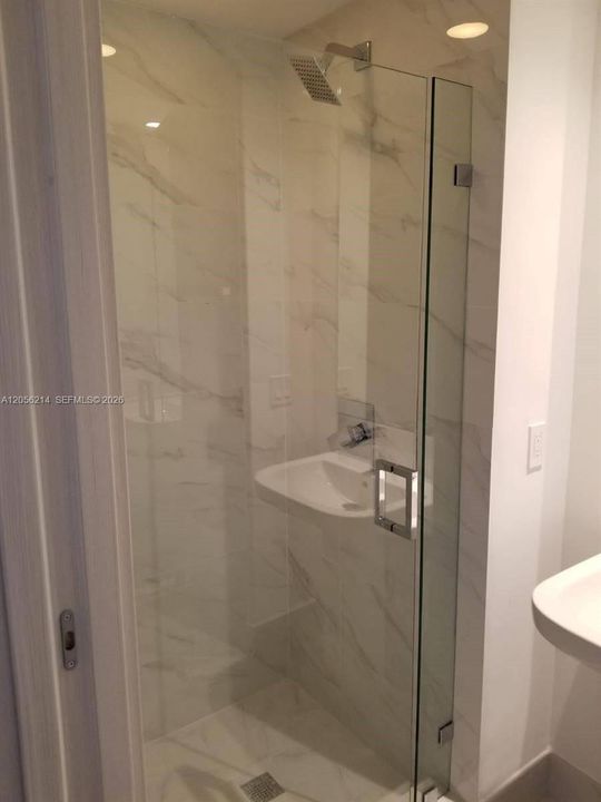 For Rent: $4,200 (1 beds, 1 baths, 866 Square Feet)