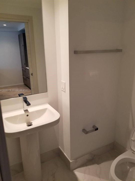 For Rent: $4,200 (1 beds, 1 baths, 866 Square Feet)
